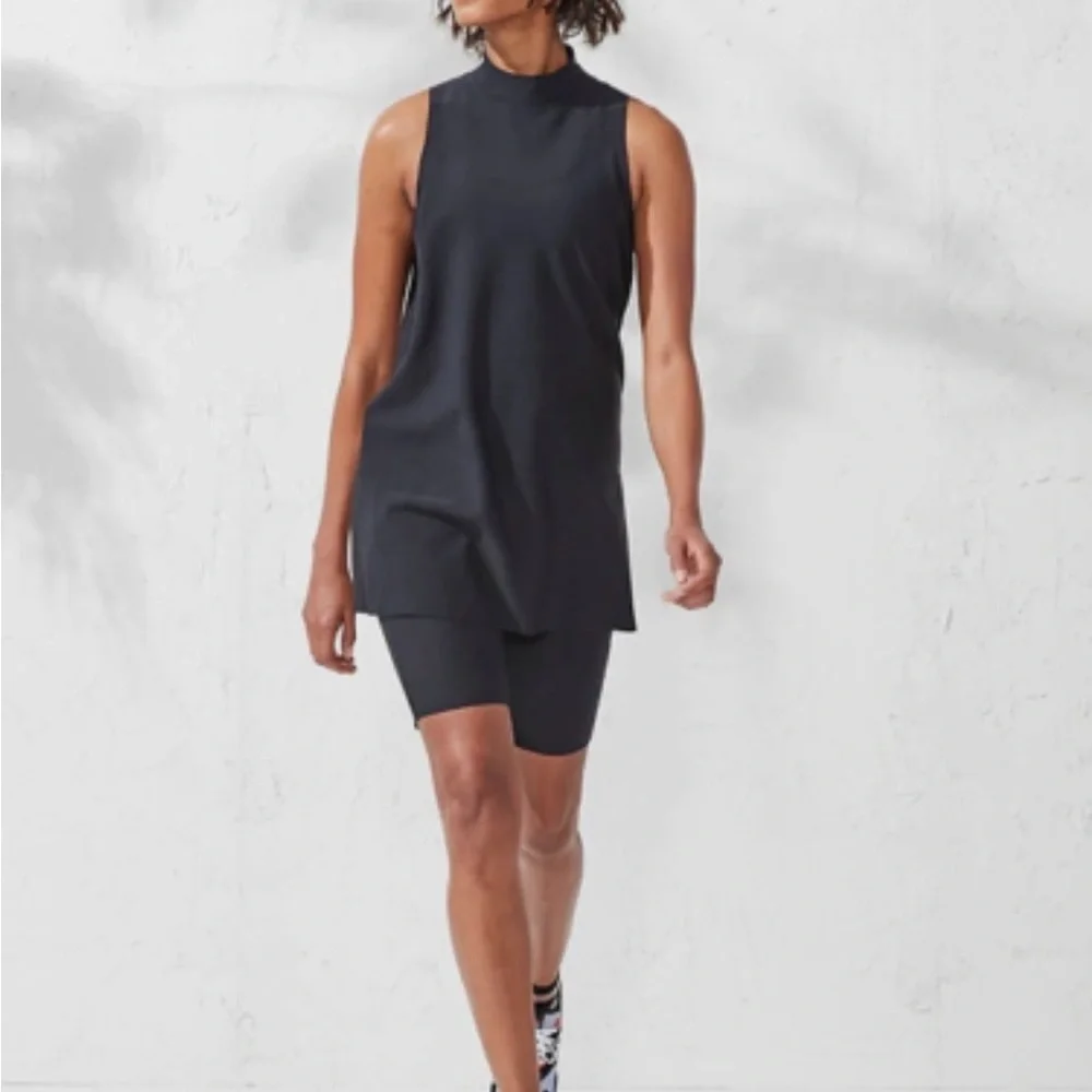 Athleta Interstellar Bike Tunic in Black NWT - Picture 4 of 6